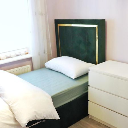 Deluxe Dwelling - 15 Mins From Cork City/Airport Appartement Buitenkant foto