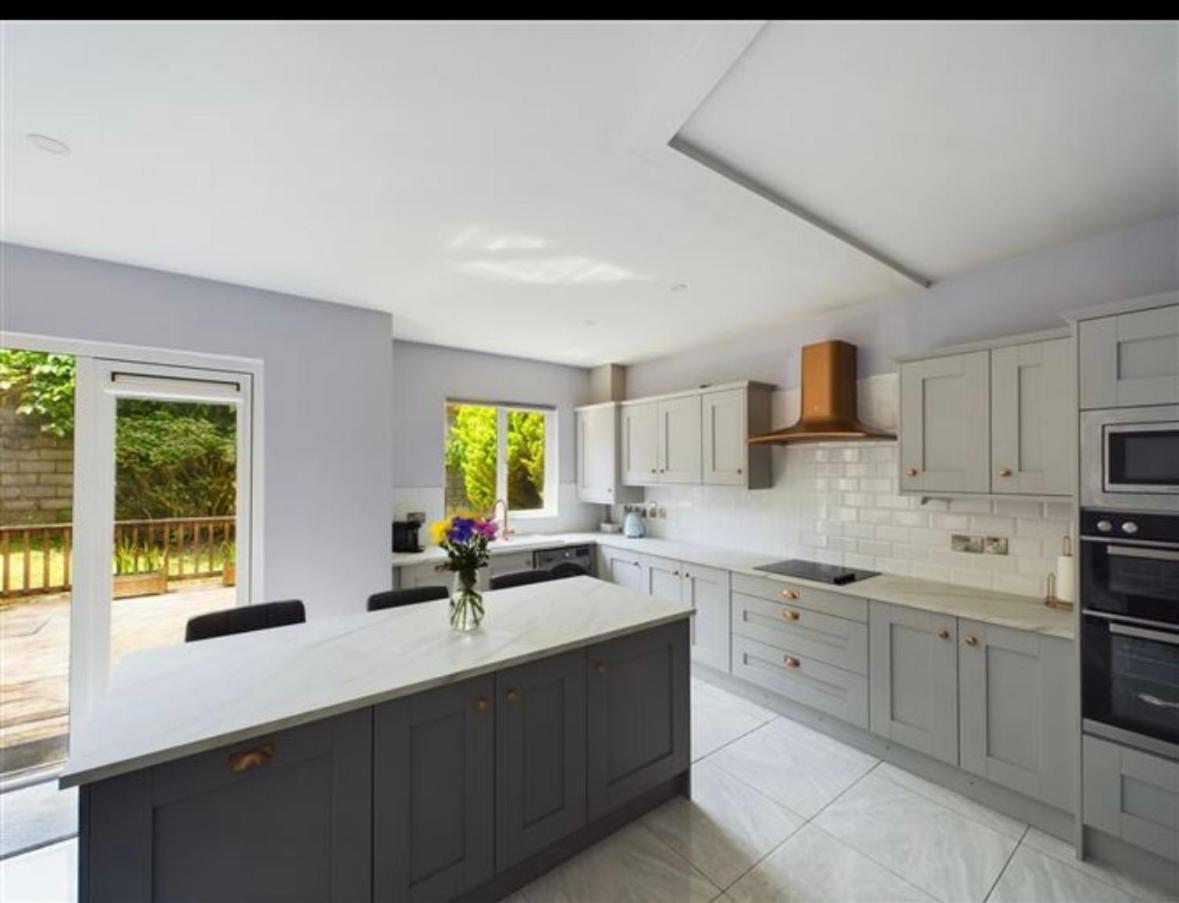 Deluxe Dwelling - 15 Mins From Cork City/Airport Appartement Buitenkant foto
