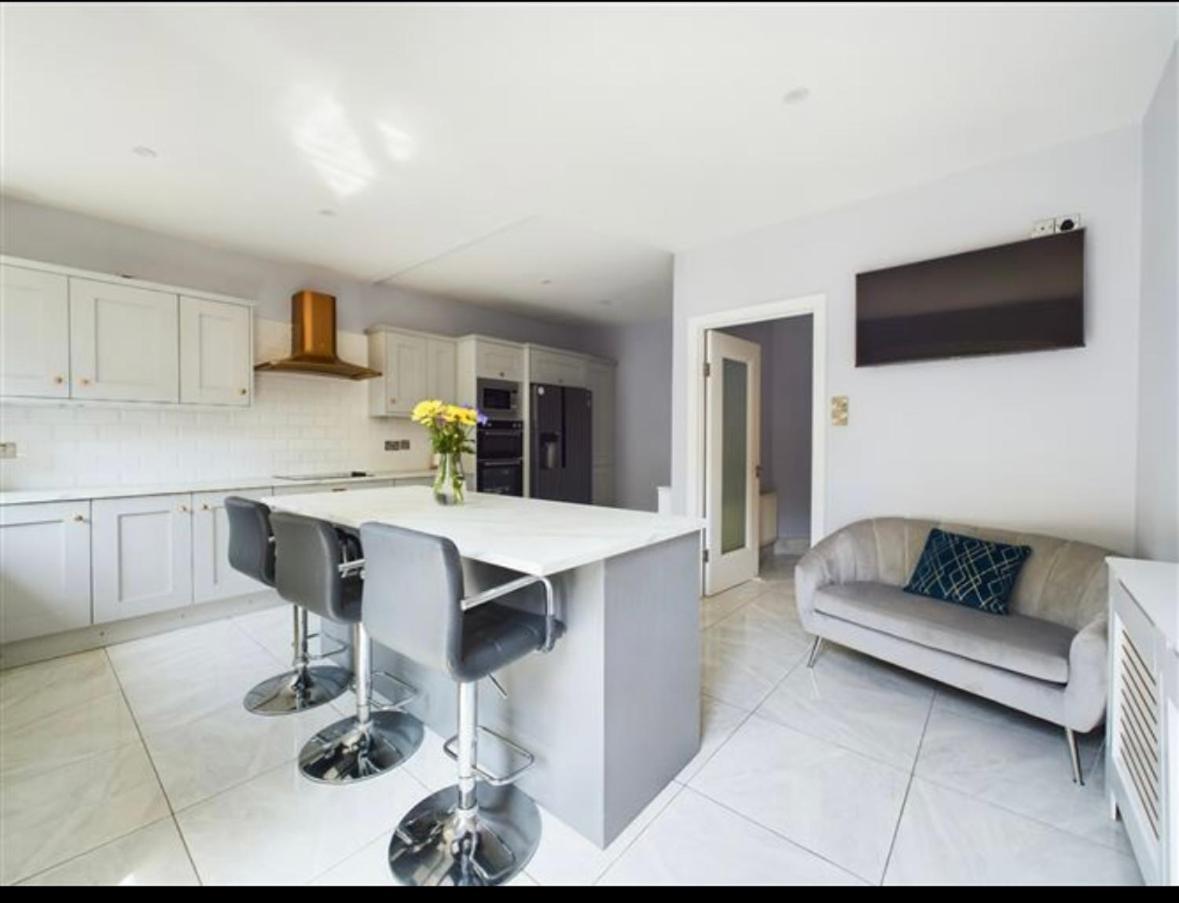 Deluxe Dwelling - 15 Mins From Cork City/Airport Appartement Buitenkant foto