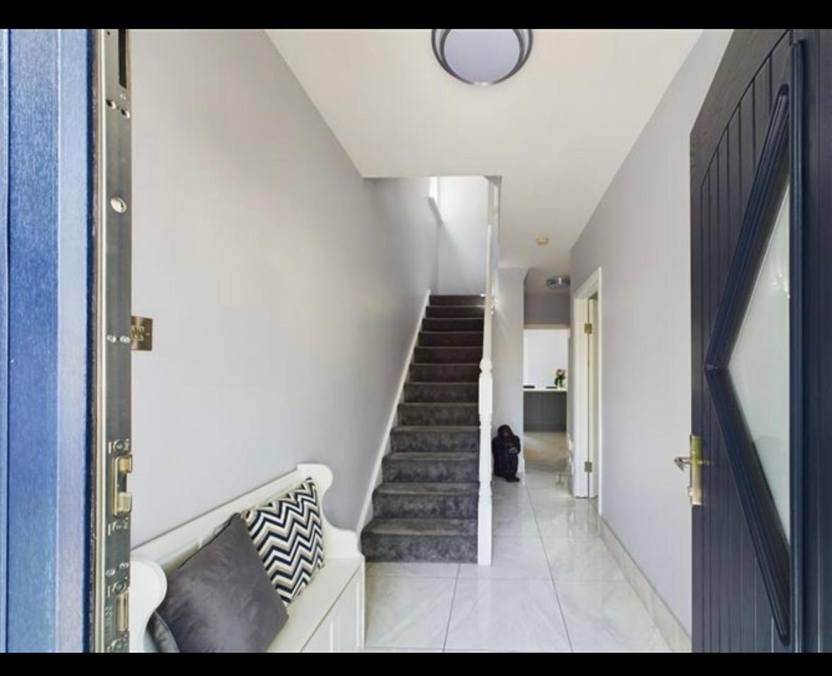 Deluxe Dwelling - 15 Mins From Cork City/Airport Appartement Buitenkant foto